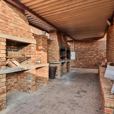 Rudman Townhouses - Or Tambo Airport Boksburg Exterior foto