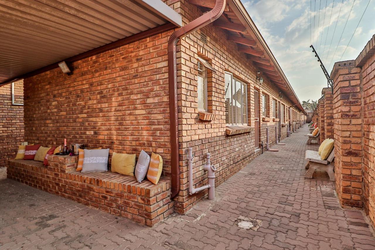 Rudman Townhouses - Or Tambo Airport Boksburg Exterior foto