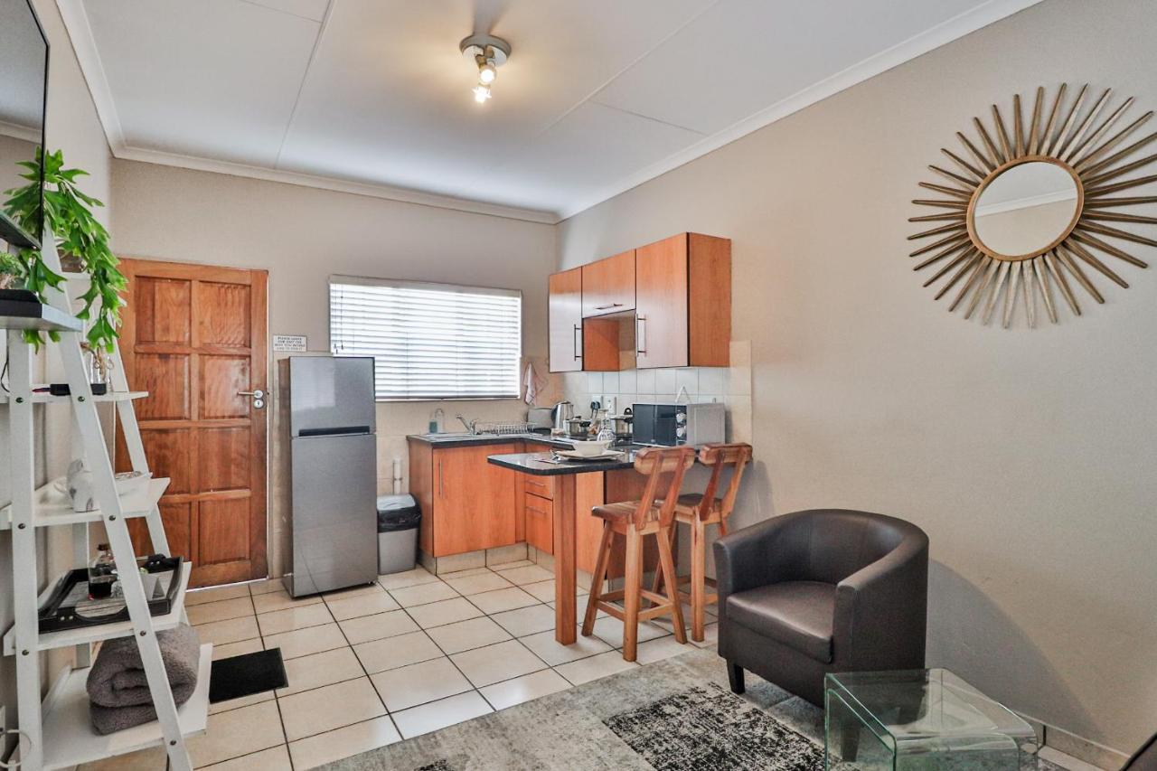 Rudman Townhouses - Or Tambo Airport Boksburg Exterior foto