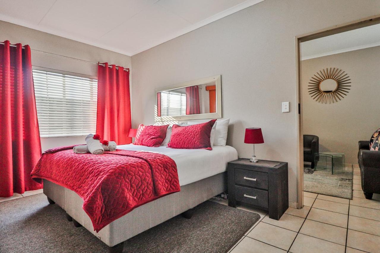Rudman Townhouses - Or Tambo Airport Boksburg Exterior foto