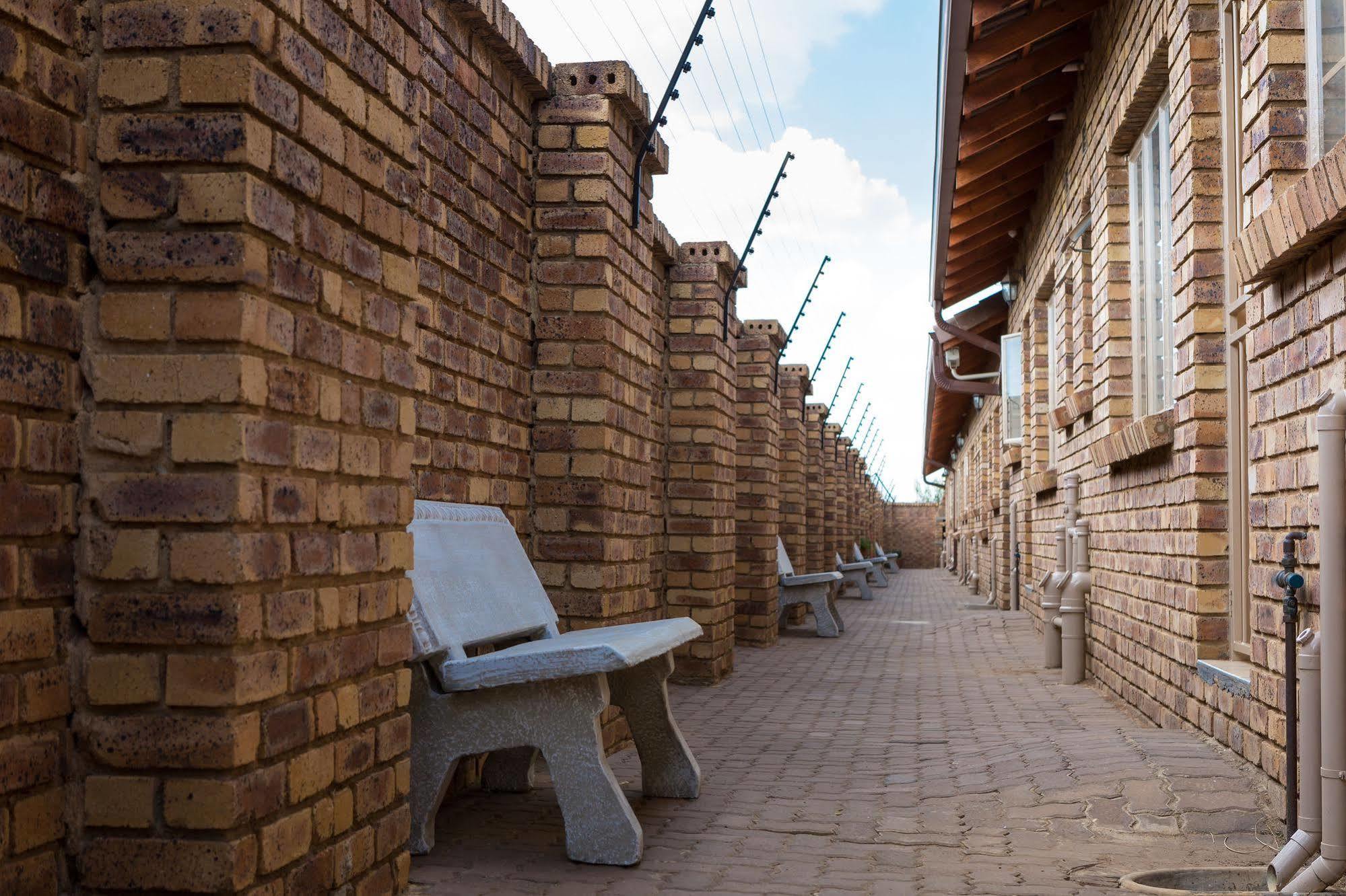 Rudman Townhouses - Or Tambo Airport Boksburg Exterior foto